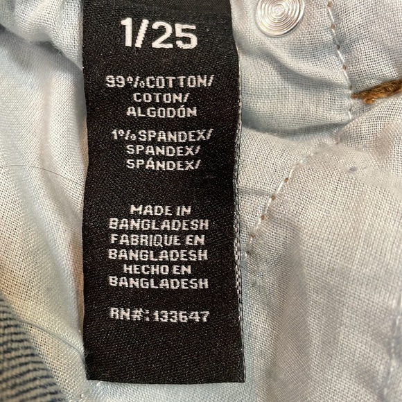 Celebrity Pink Woman’s junior Size 1 Blue Jeans Shorts Cut Offs NWT 99% cotton - Picture 3 of 10